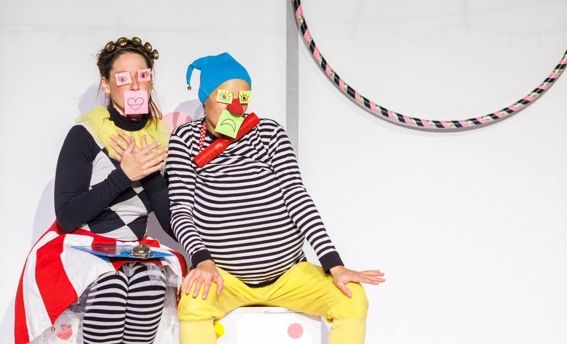 PÄÄ ALAS – JALAT YLÖS! 361